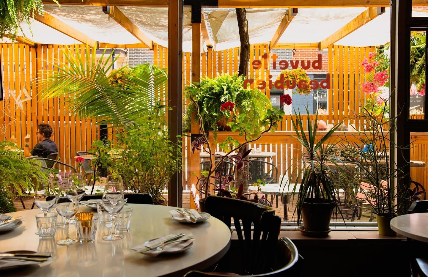 La terrasse de la Buvette Beaubien